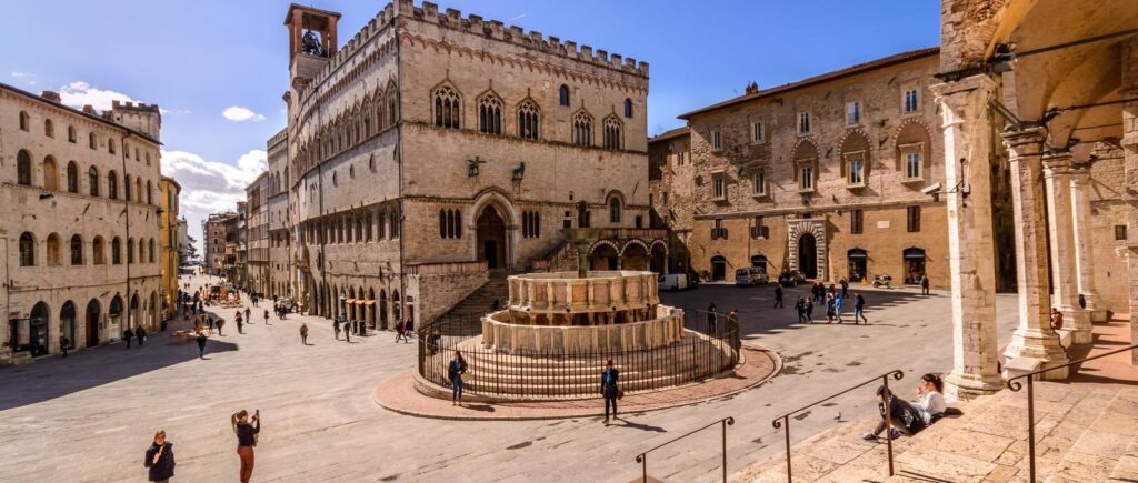 PERUGIA-PIAZZA-IV-NOVEMBRE-1600×1066-1600×680